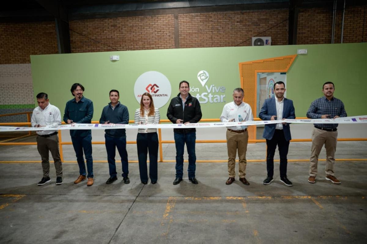Javier Díaz asiste a inauguración de Centro de Acopio PetStar
