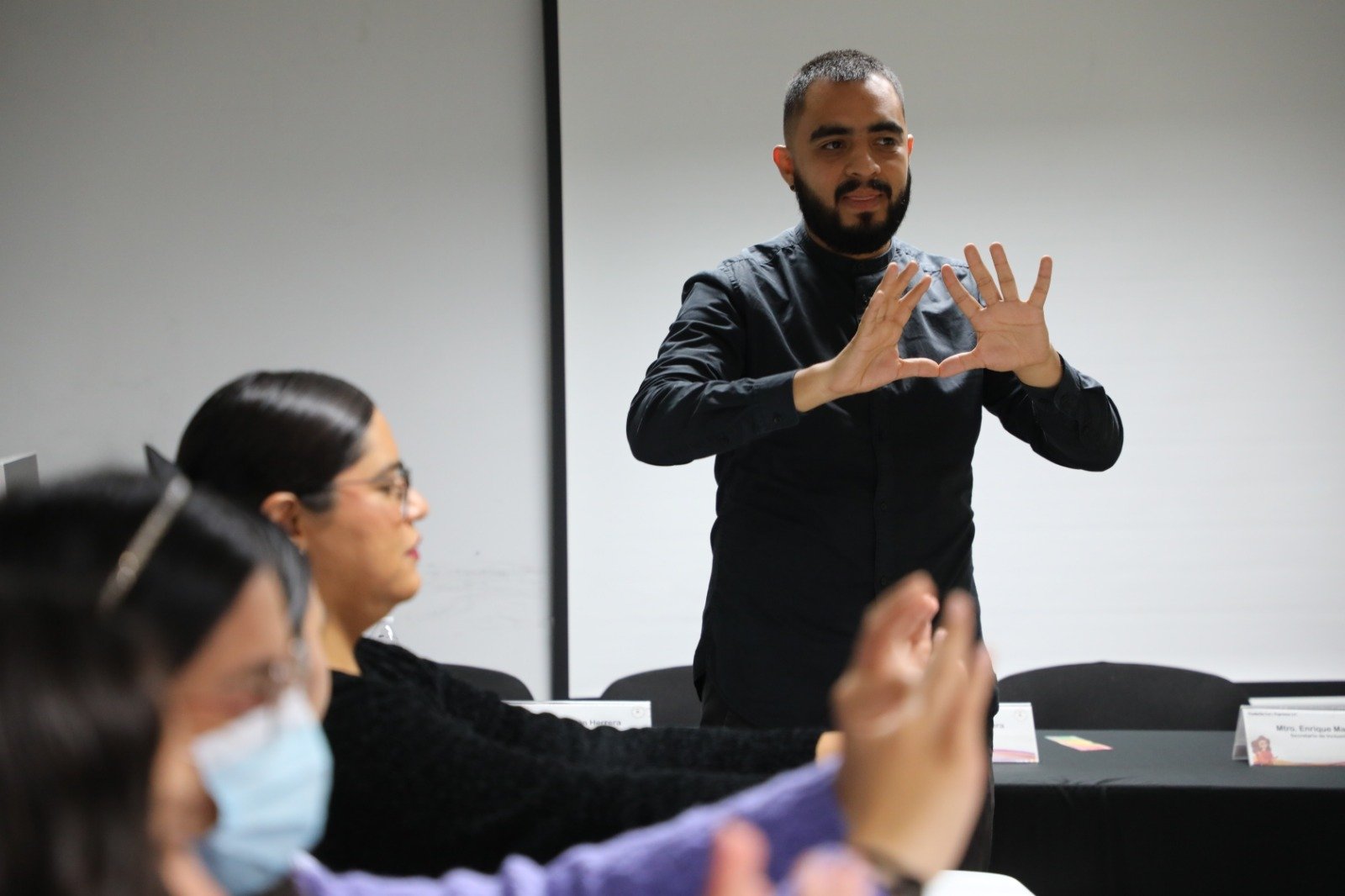 Fundación Luz y Esperanza fortalece la atención inclusiva con taller de Lengua de Señas Mexicana