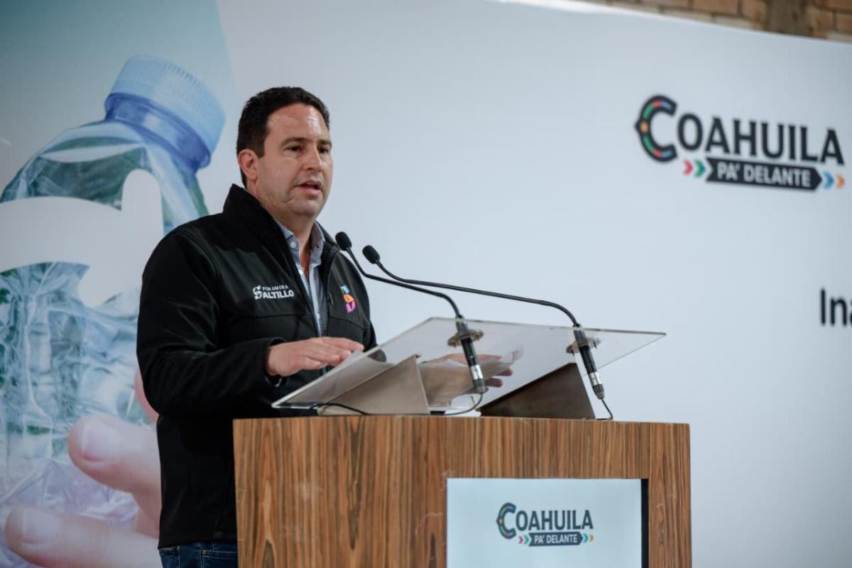 Javier Díaz asiste a inauguración de Centro de Acopio PetStar