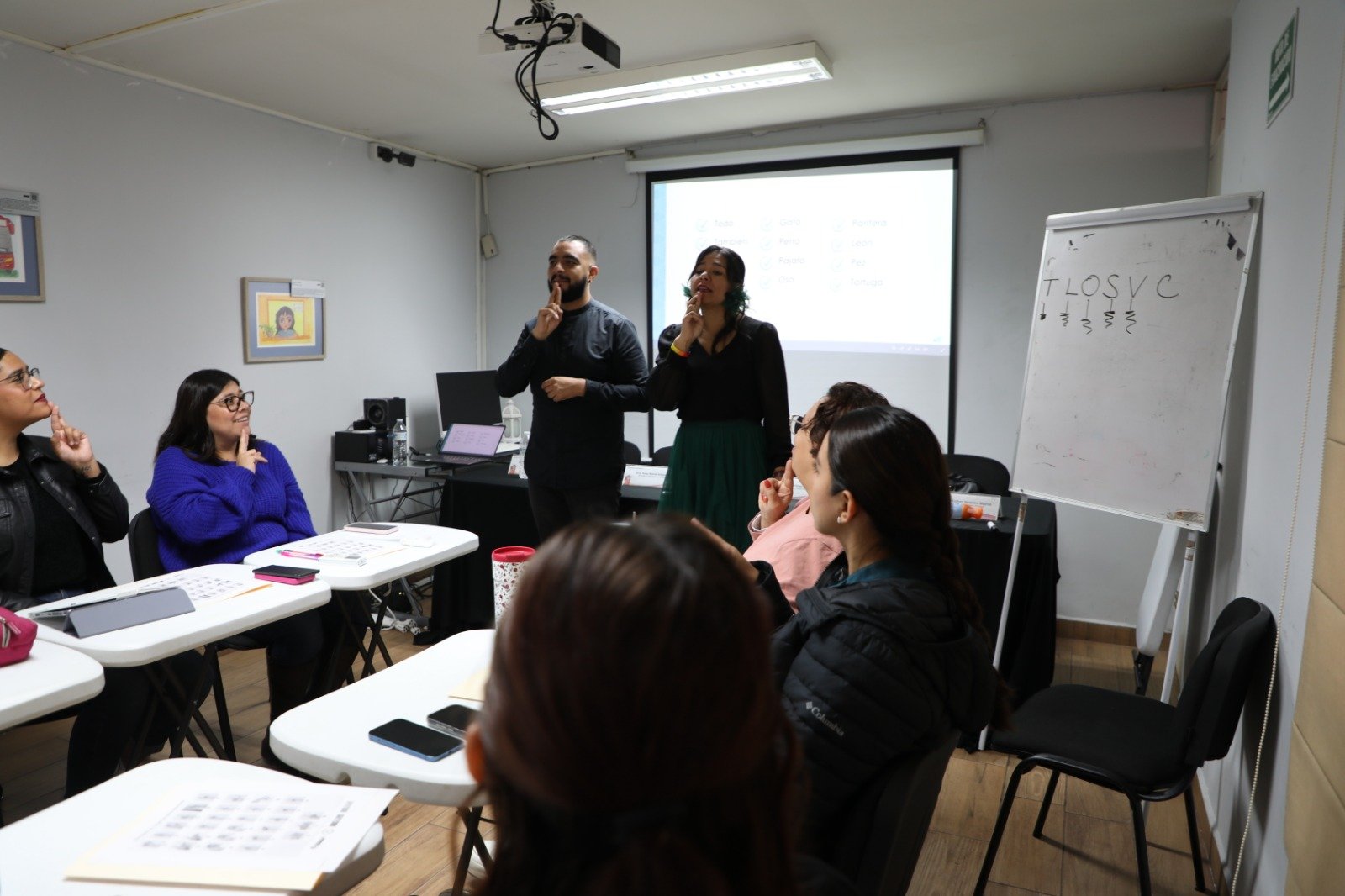 Fundación Luz y Esperanza fortalece la atención inclusiva con taller de Lengua de Señas Mexicana