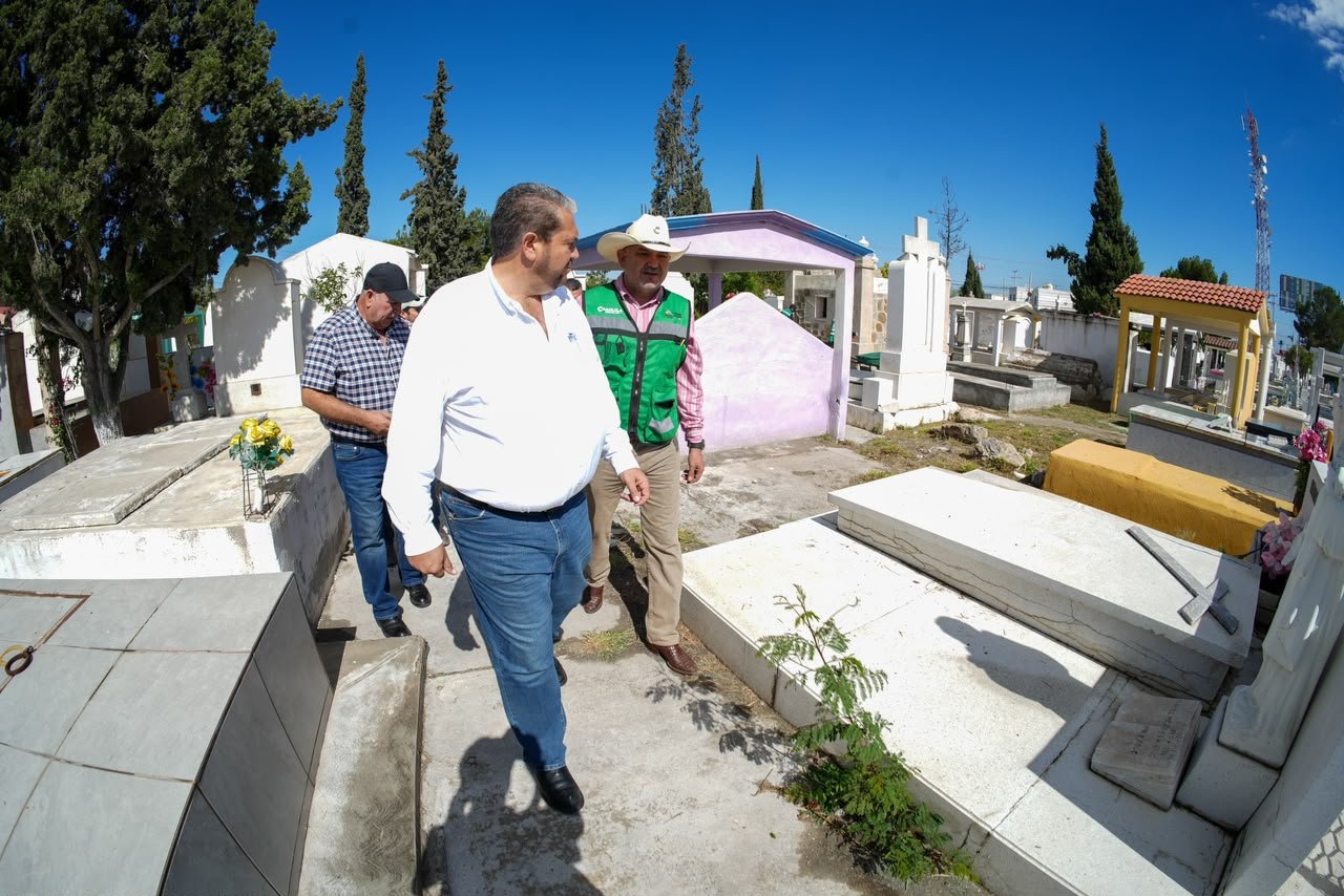 Supervisa Tomás Gutiérrez panteones municipales previo al Día de Muertos