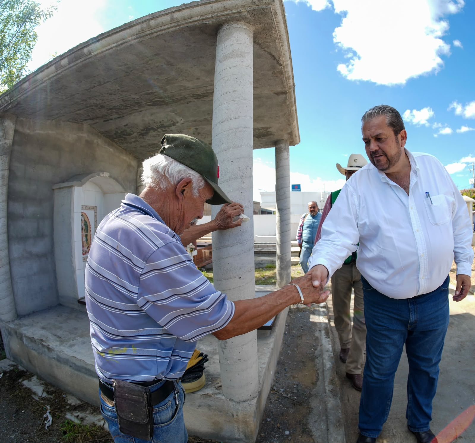 Supervisa Tomás Gutiérrez panteones municipales previo al Día de Muertos