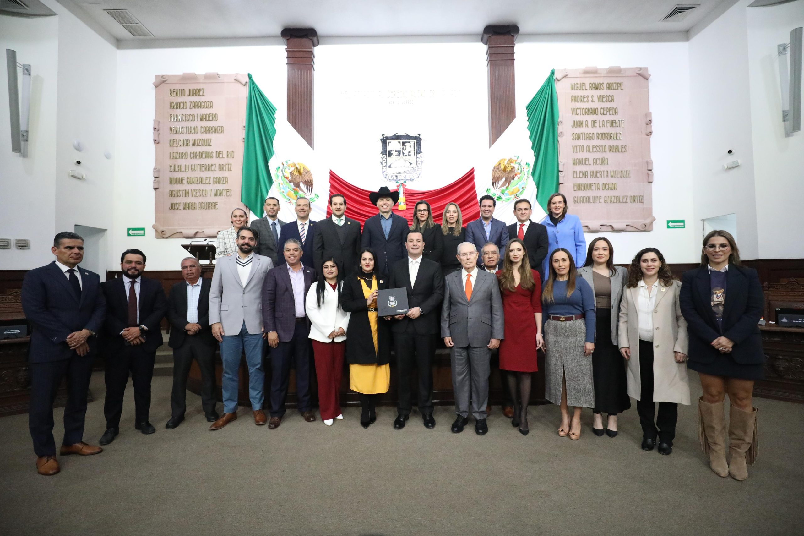 002 TRABAJANDO EN EQUIPO FORTALECEMOS LA FISCALÍA DE COAHUILA- MANOLO