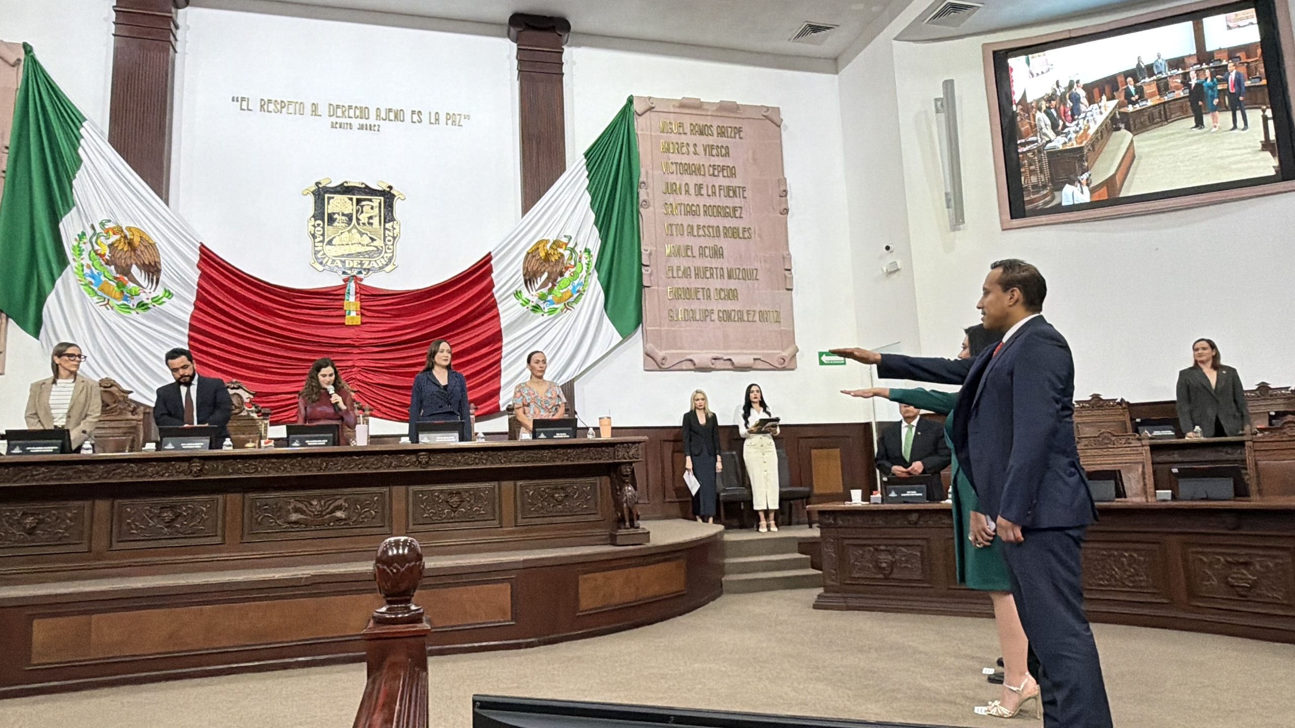 Rinden protesta diputados suplentes