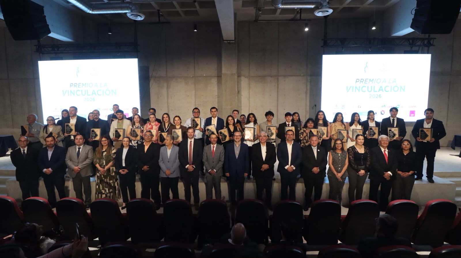 006 COAHUILA FORTALECE LA VINCULACIÓN EDUCATIVA COMO MOTOR DE TRANSFORMACIÓN Y DESARROLLO REGIONAL